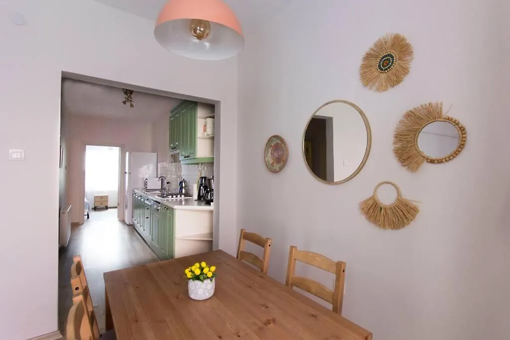 Soft Modern Inspiring Flat In The Center Of Moda Istanbul