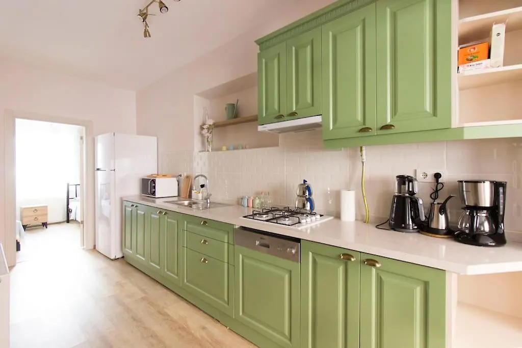 Soft Modern Inspiring Flat In The Center Of Moda Istanbul 0*,
